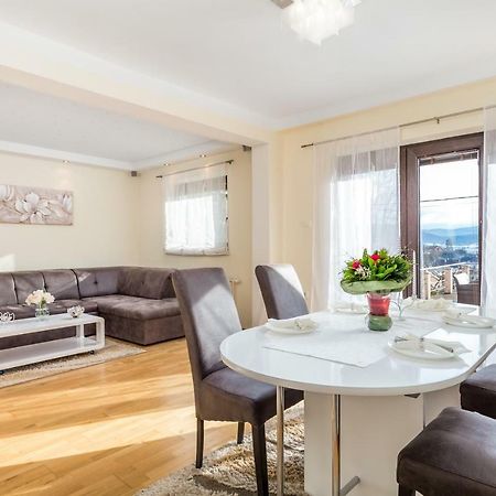 شقة Apartman Javor Otočac المظهر الخارجي الصورة