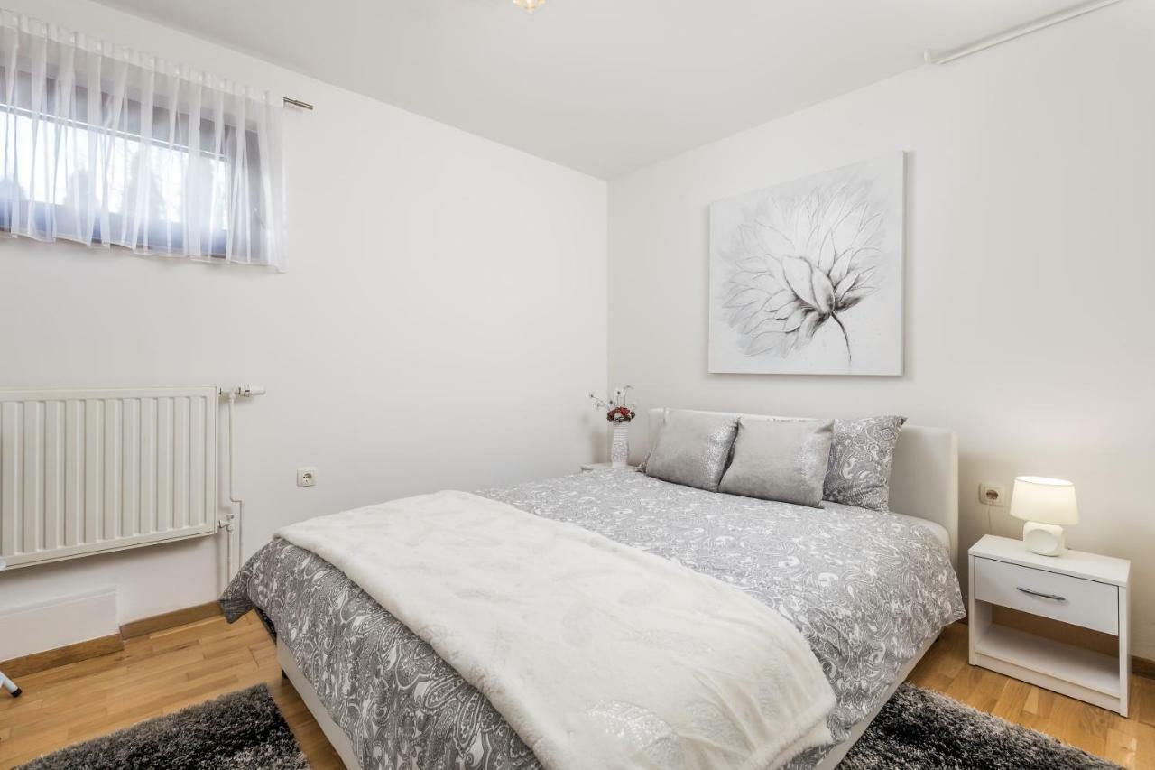 شقة Apartman Javor Otočac المظهر الخارجي الصورة