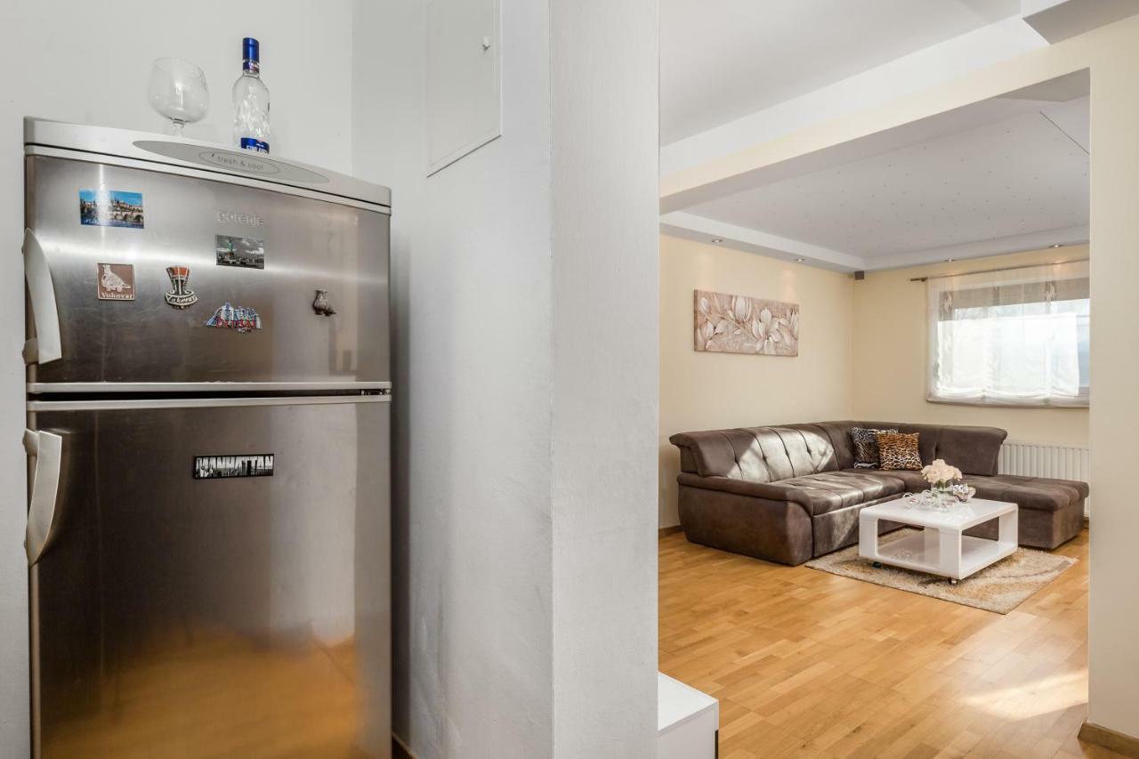 شقة Apartman Javor Otočac المظهر الخارجي الصورة